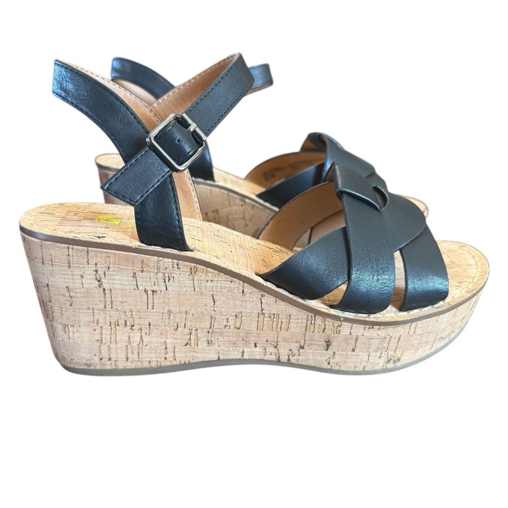 White Mountain Simple Wedge Sandal Size 8.5